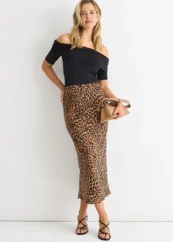 Skirts><noscript><img width=