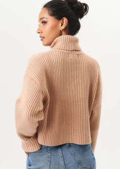 Knitwear><noscript><img width=
