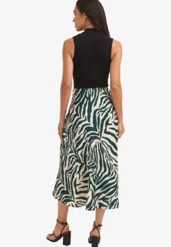 Skirts><noscript><img width=