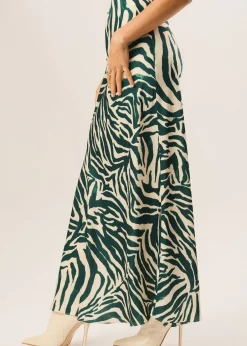 Skirts><noscript><img width=