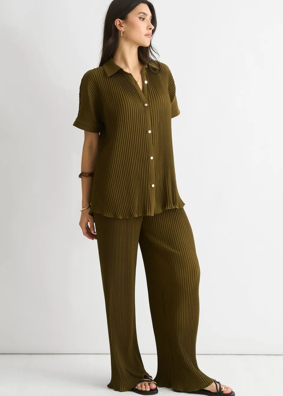 Tops>Gini London Olive Plisse Short Sleeve Oversized Shirt
