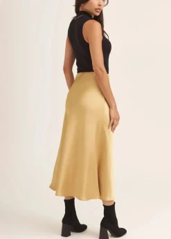 Skirts><noscript><img width=