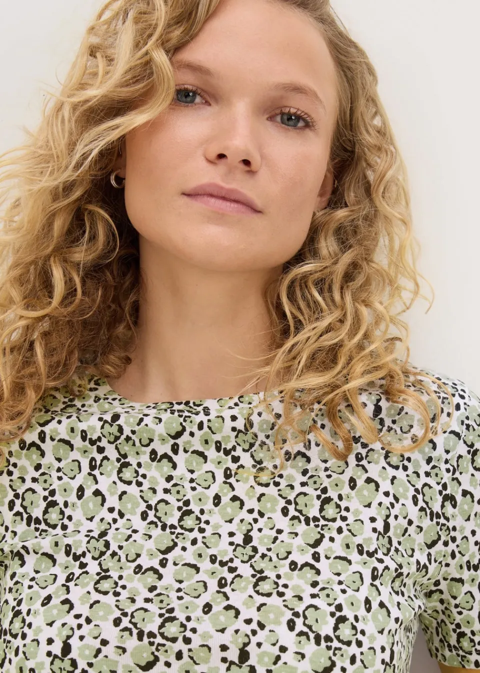 T-Shirts>Papaya Green Animal Print Fitted T-Shirt