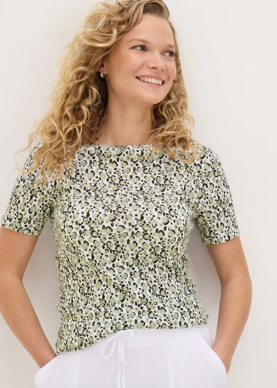 T-Shirts>Papaya Green Animal Print Fitted T-Shirt