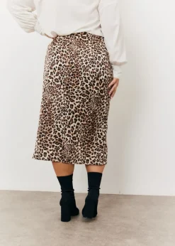 Skirts><noscript><img width=