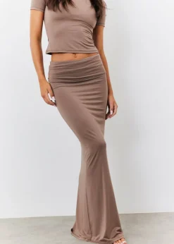 Skirts><noscript><img width=