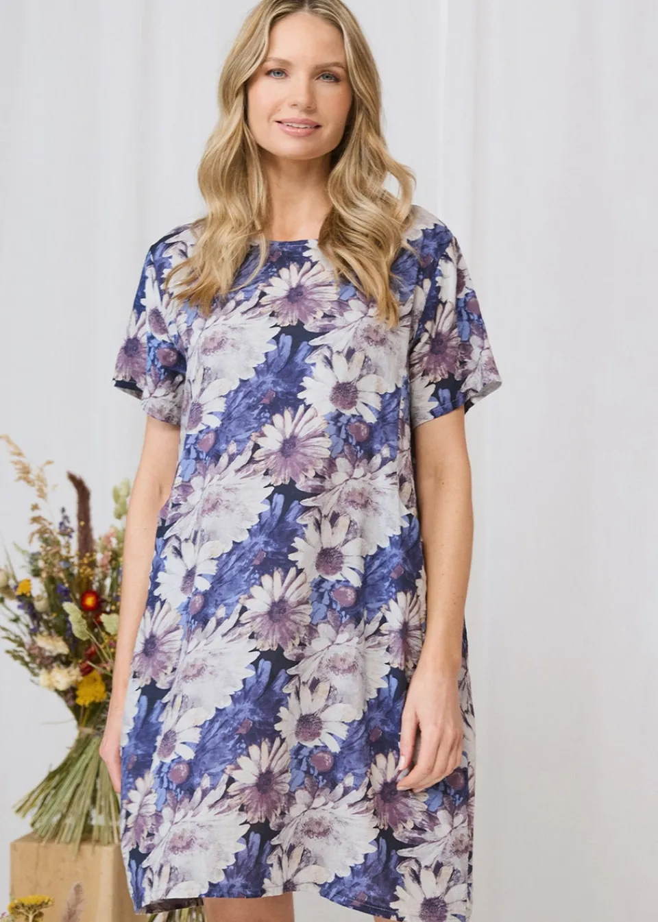 Dresses>Izabel London Blue Floral Short Sleeve Knee Length Shift Dress