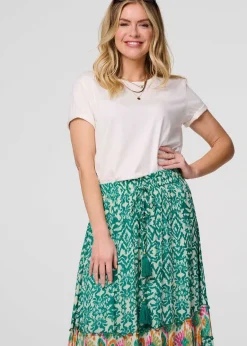 Skirts><noscript><img width=