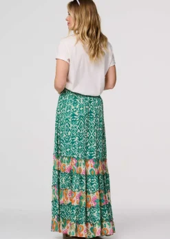 Skirts><noscript><img width=
