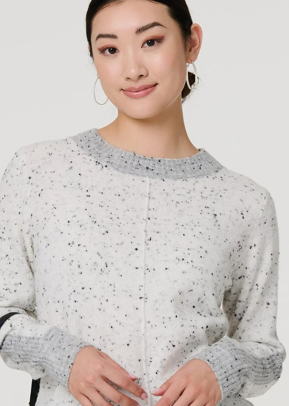 Tops>Izabel London Grey Colour Block Long Sleeve Curve Hem Jumper