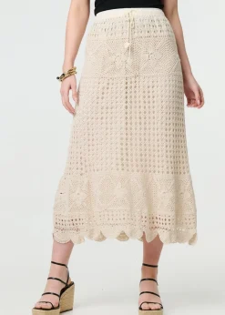 Skirts><noscript><img width=