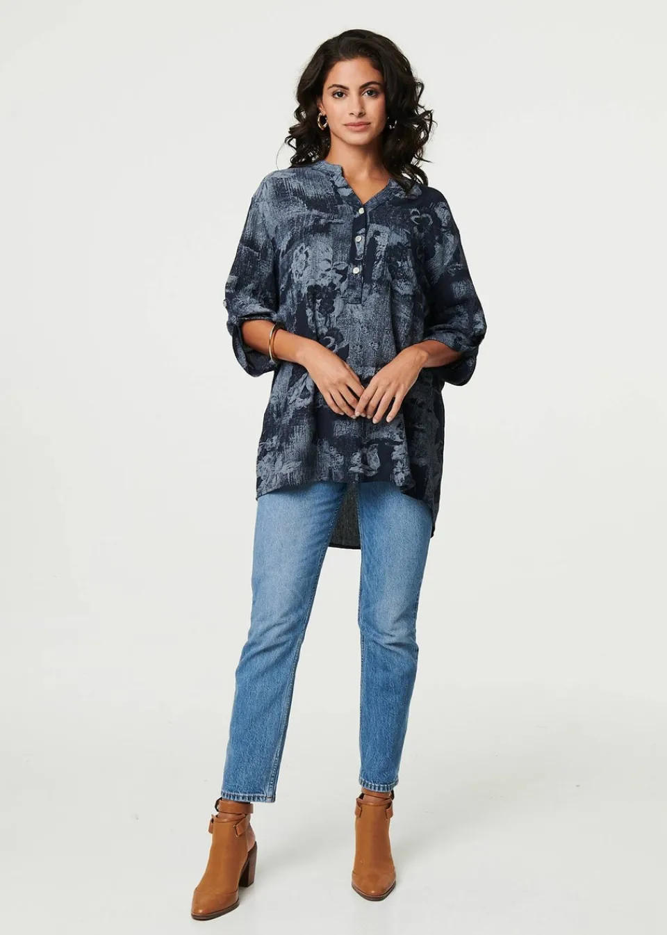 Tops>Izabel London Navy Floral 3/4 Sleeve Relaxed Blouse