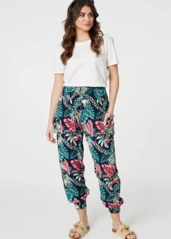Trousers><noscript><img width=