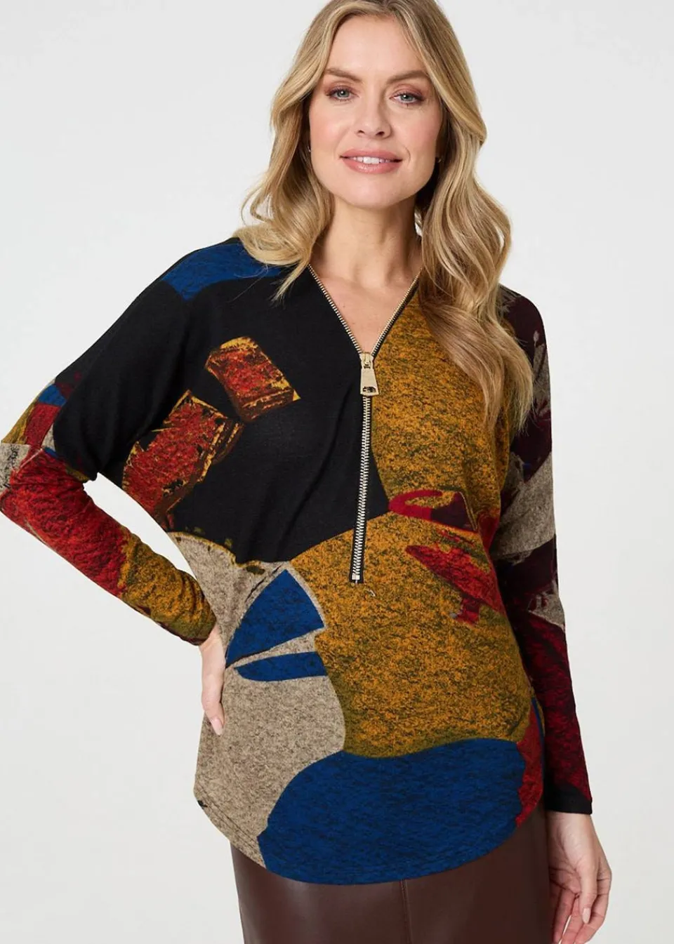 Tops>Izabel London Red Abstract Zip V-Neck Long Sleeve Relaxed Top