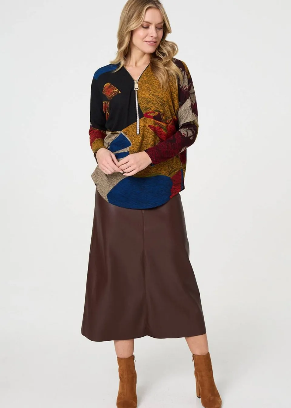 Tops>Izabel London Red Abstract Zip V-Neck Long Sleeve Relaxed Top