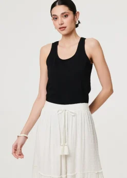 Skirts><noscript><img width=