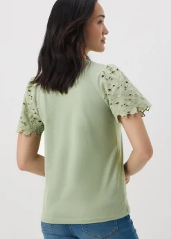 T-Shirts><noscript><img width=
