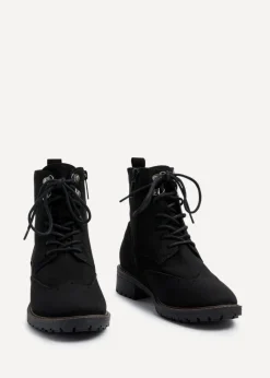 Footwear><noscript><img width=