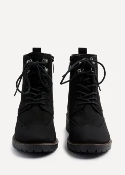 Footwear><noscript><img width=