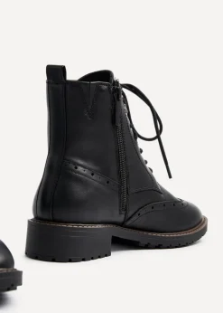 Footwear><noscript><img width=