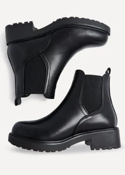 Footwear><noscript><img width=