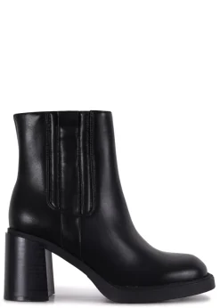 Footwear><noscript><img width=
