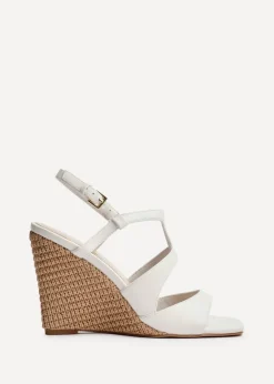 Footwear><noscript><img width=