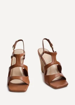 Footwear><noscript><img width=