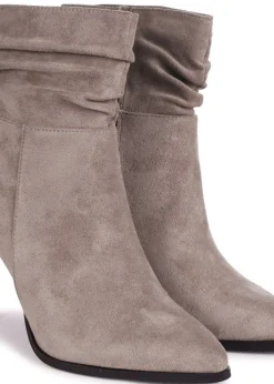 Footwear><noscript><img width=