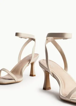 Footwear><noscript><img width=