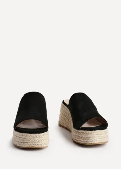 Footwear><noscript><img width=