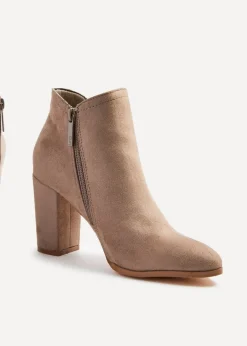 Footwear><noscript><img width=