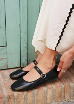 Footwear>Linzi Graceful Black Faux Leather Ballet Pumps