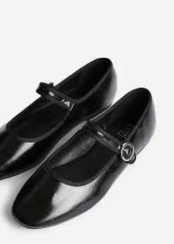 Footwear><noscript><img width=