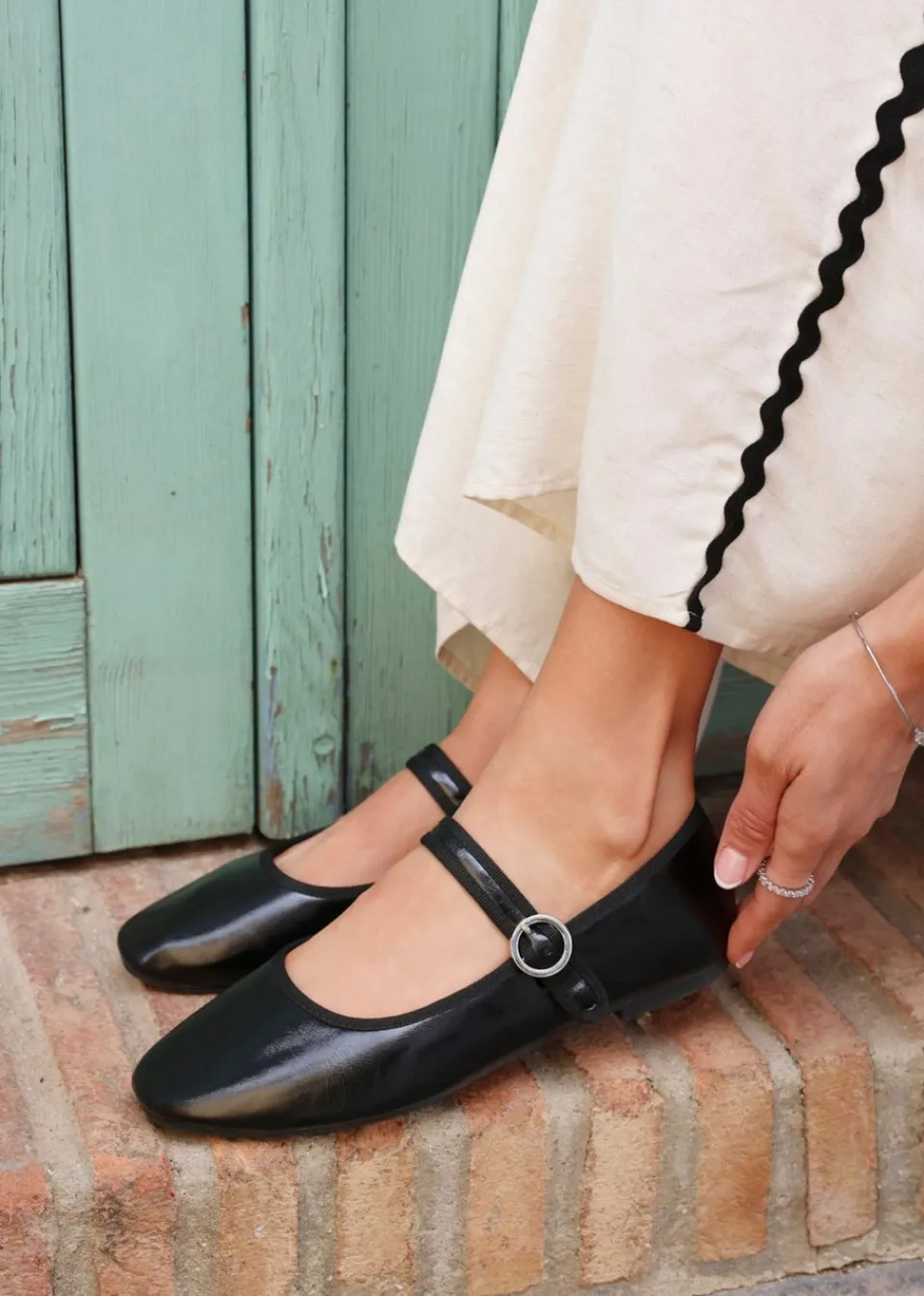 Footwear>Linzi Graceful Black Faux Leather Ballet Pumps