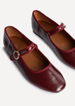 Footwear><noscript><img width=