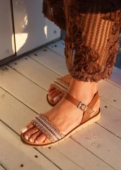 Footwear><noscript><img width=