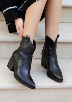Footwear><noscript><img width=