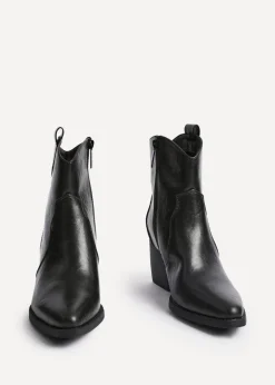 Footwear><noscript><img width=