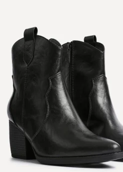 Footwear><noscript><img width=