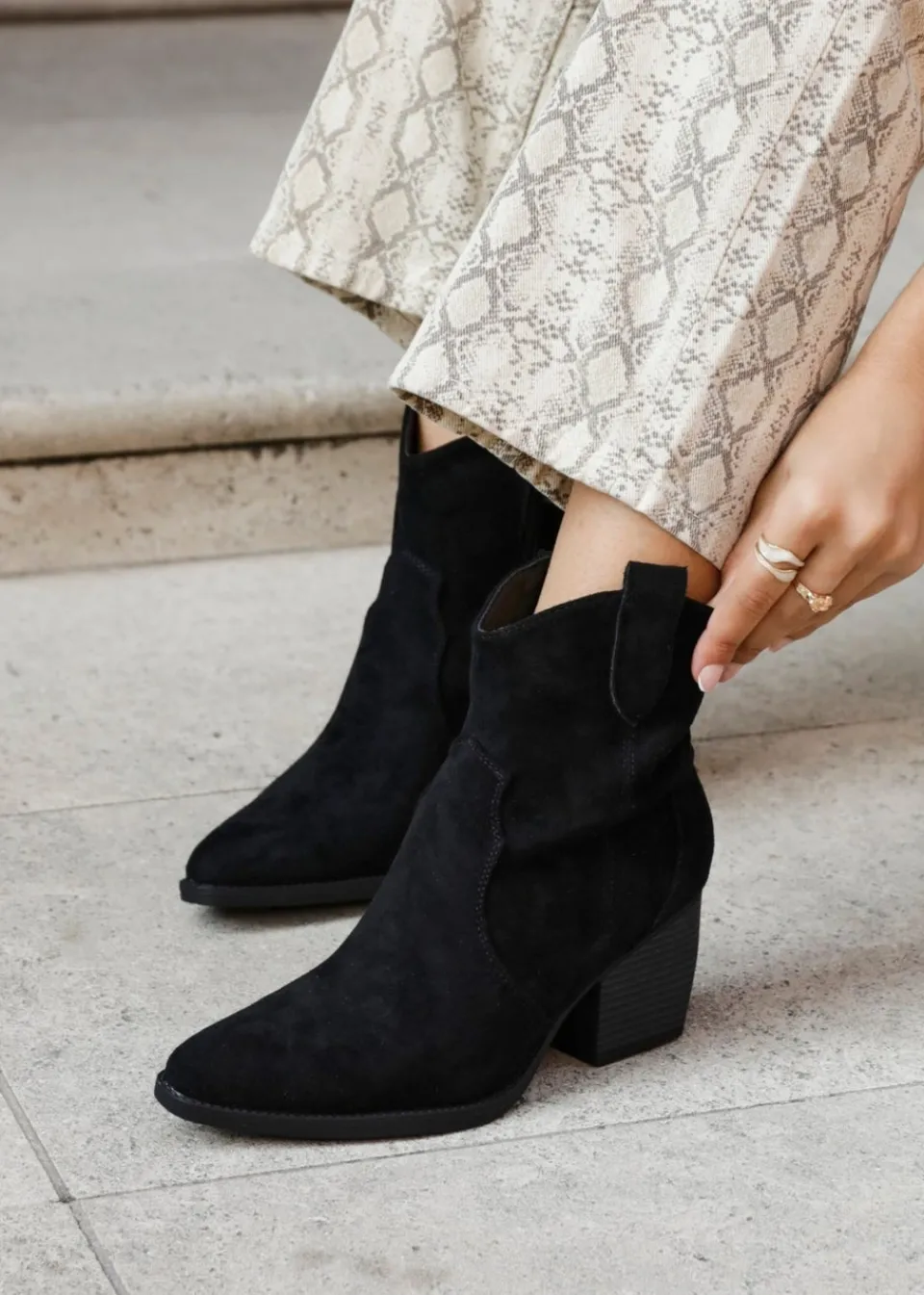 Footwear>Linzi Jessie Black Faux Suede Western Ankle Boot