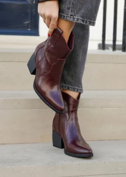 Footwear><noscript><img width=