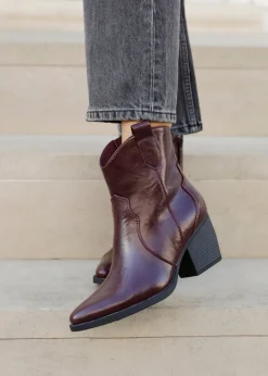 Footwear><noscript><img width=