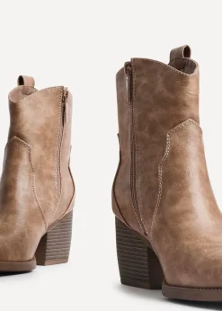 Footwear><noscript><img width=