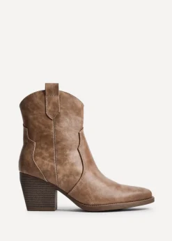 Footwear><noscript><img width=