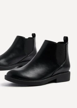 Footwear><noscript><img width=