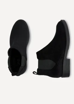 Footwear><noscript><img width=