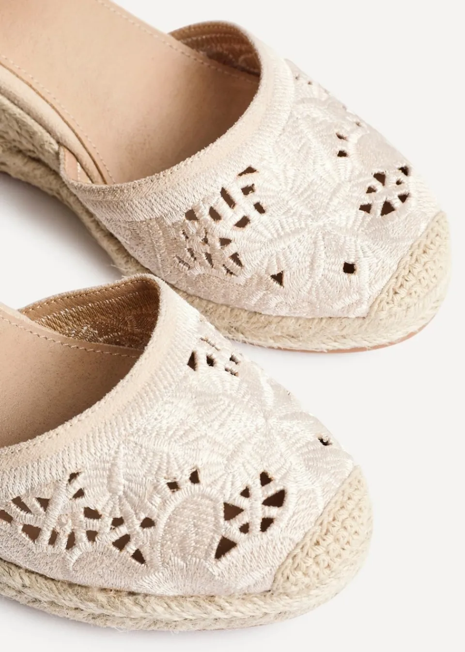 Footwear>Linzi Kayla Closed Toe Wedge Beige