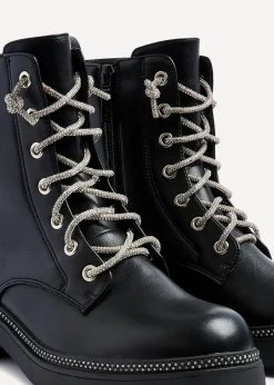 Footwear><noscript><img width=