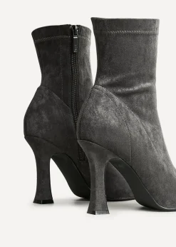 Footwear><noscript><img width=